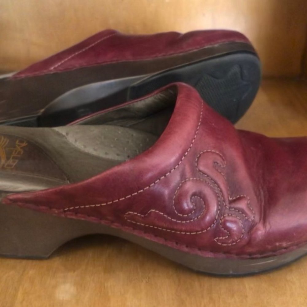 Red Women's Dansko's!